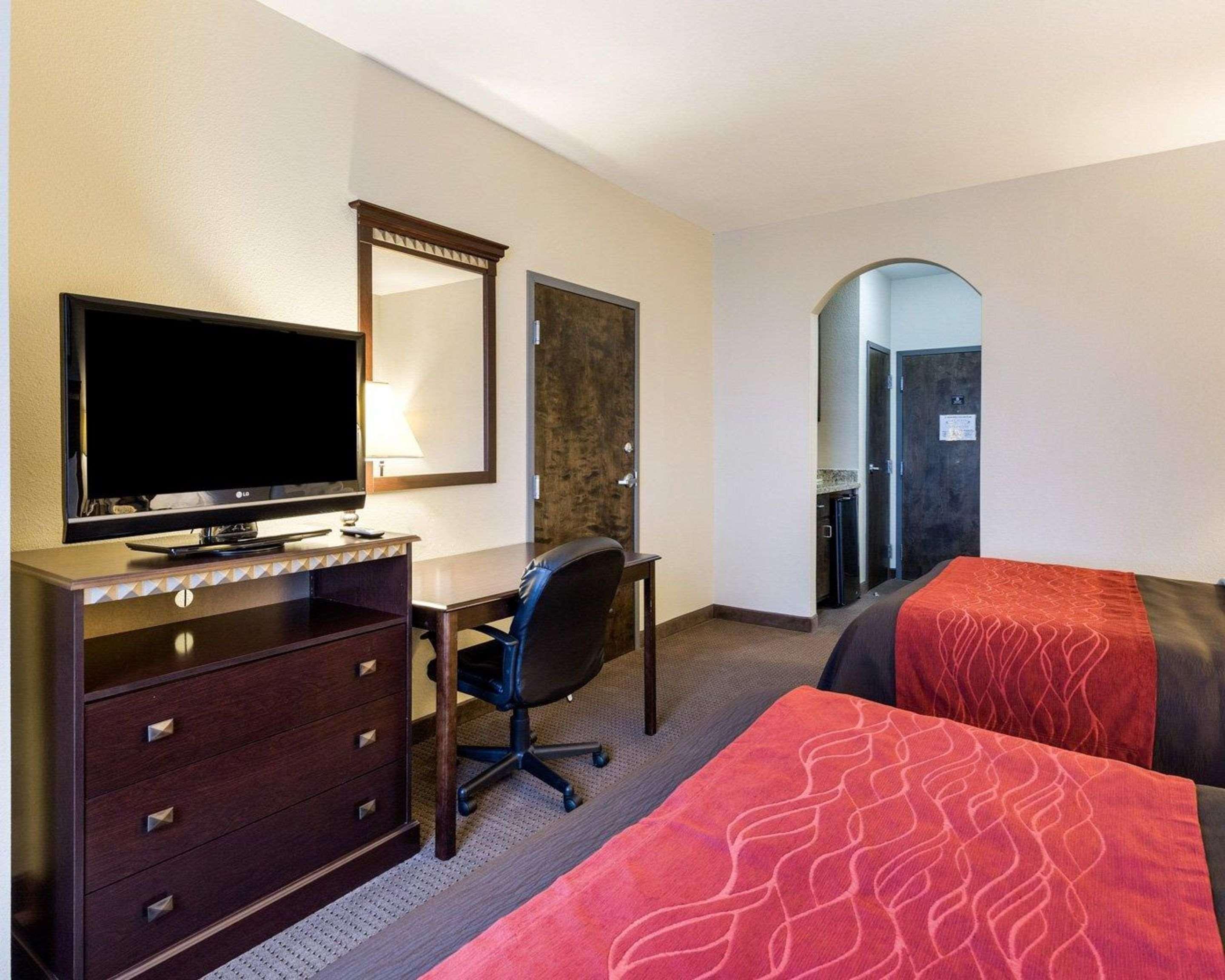 Comfort Inn & Suites Уини Екстериор снимка